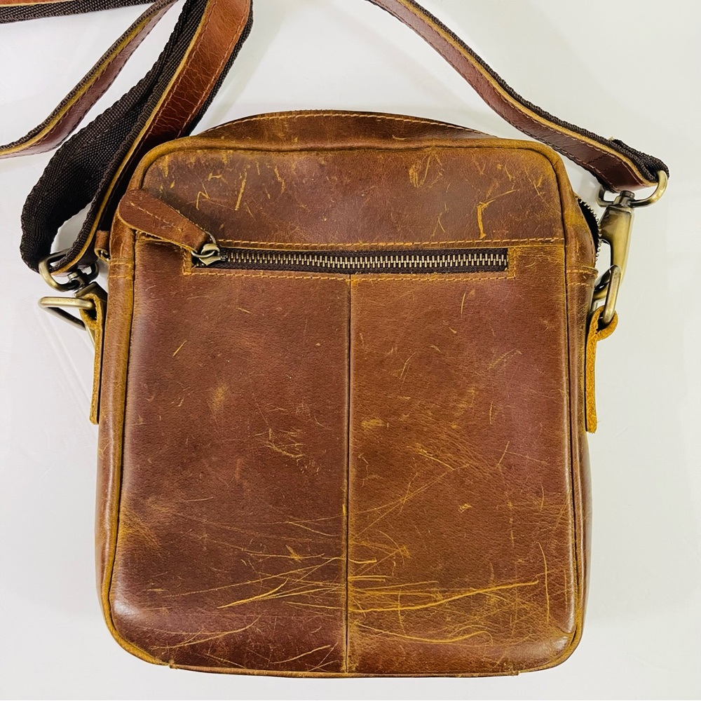 Jack & Chris Mens or Women’s Brown Leather Crossbody Bag with Multiple Pockets - Picture 4 of 15
